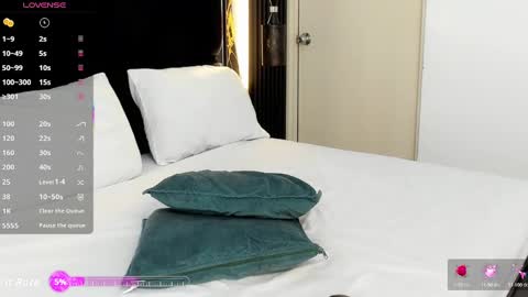 Snapshot of elliot_stone chatting on November 13, 2:21 am Elliot Stone online show from November 13, 2:21 am