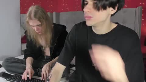 ellis_rin online show from November 20, 7:57 pm