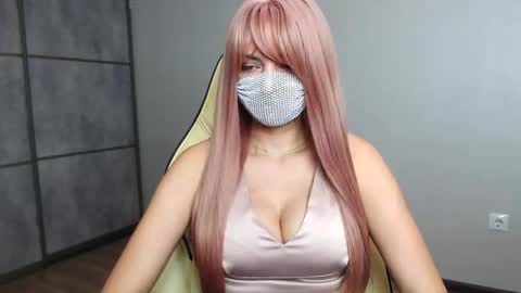 Snapshot of ellisnikki chatting on December 16, 10:26 pm EllisNikki online show from December 16, 10:26 pm