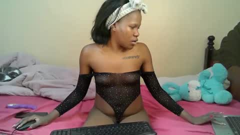 elllanna online show from September 25, 10:08 am