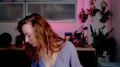 elly_helly online show from December 16, 8:25 pm