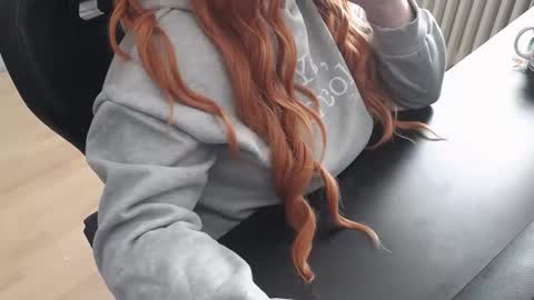 Elly online show from October 30, 9:22 am