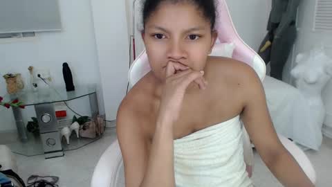 Snapshot of elly_willis chatting on January 5, 3:32 am Elly online show from January 5, 3:32 am