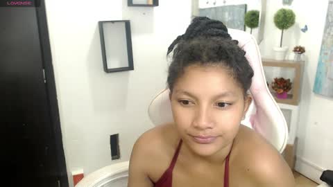 Snapshot of elly_willis chatting on February 17, 3:36 am Elly online show from February 17, 3:36 am