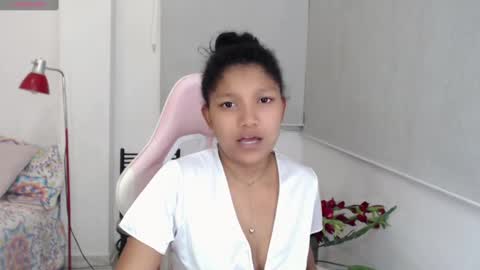 Snapshot of elly_willis chatting on February 21, 2:06 am Elly online show from February 21, 2:06 am