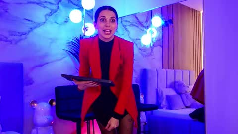 Elly online show from October 28, 8:07 am