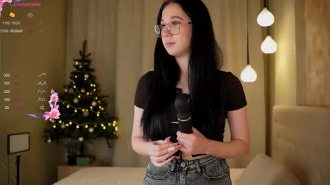 Elly online show from December 17, 3:07 pm