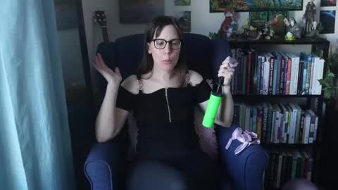 Elly Naomi online show from February 21, 10:15 pm