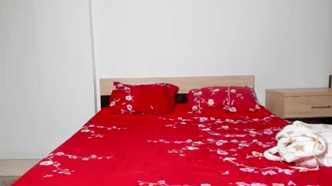 Snapshot of ellyslimdoll chatting on October 30, 1:51 am ellslimdoll online show from October 30, 1:51 am