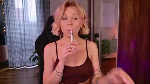 Elly online show from November 2, 4:04 am