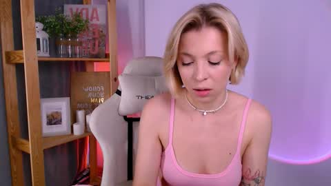 Elly online show from November 28, 3:09 am