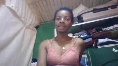 Snapshot of elodynarcisse chatting on December 14, 8:41 am elodynarcisse online show from December 14, 8:41 am