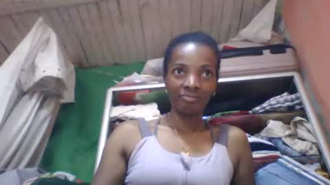 Snapshot of elodynarcisse chatting on December 15, 9:57 am elodynarcisse online show from December 15, 9:57 am