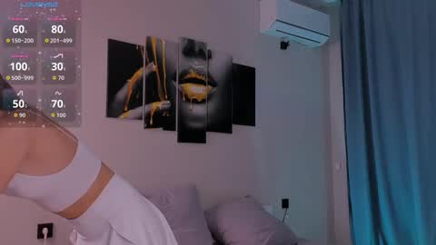 Victoria online show from December 2, 3:18 pm