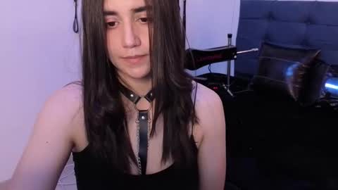 elowen_halley1 online show from October 21, 7:03 pm