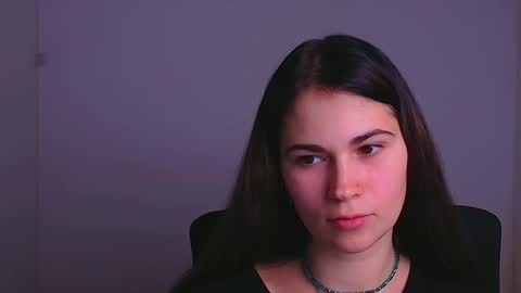 Elsa online show from December 7, 7:54 pm