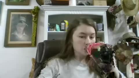 Elsie Rain online show from September 16, 8:48 am