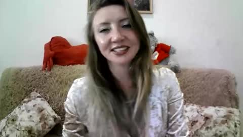 Snapshot of elvinasweet chatting on October 3, 5:37 am ElvinaSweet online show from October 3, 5:37 am