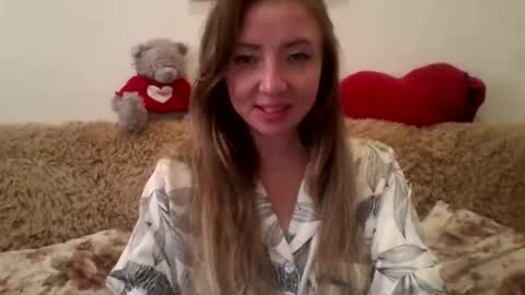 Snapshot of elvinasweet chatting on October 9, 7:28 am ElvinaSweet online show from October 9, 7:28 am