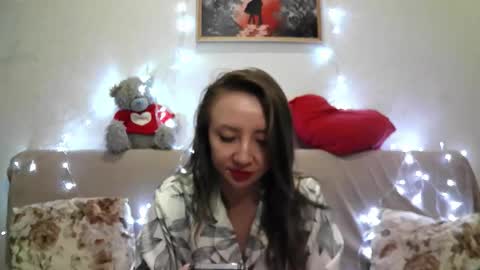 Snapshot of elvinasweet chatting on December 16, 1:32 am ElvinaSweet online show from December 16, 1:32 am