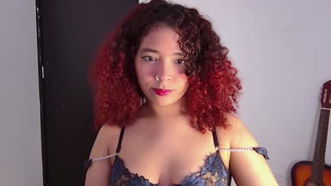 Snapshot of ely_main chatting on January 1, 11:40 pm Elizabeth Main online show from January 1, 11:40 pm