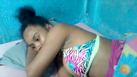 Snapshot of elys208 chatting on November 13, 2:49 pm elys208 online show from November 13, 2:49 pm