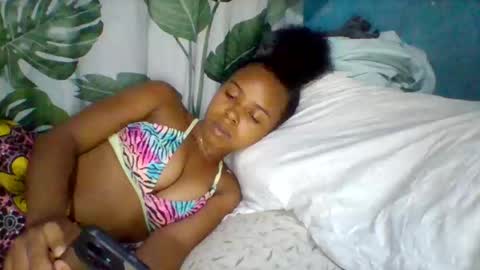 Snapshot of elys208 chatting on November 28, 2:03 am elys208 online show from November 28, 2:03 am