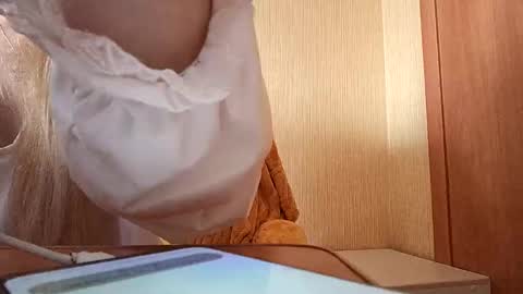 Elza Kom online show from September 12, 3:39 am