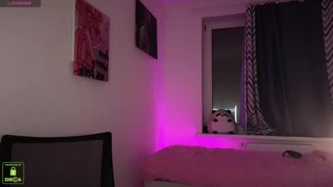 Em1l1a online show from October 16, 8:21 pm