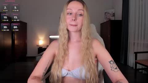 Emilie online show from October 4, 3:21 pm