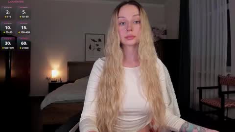 Emilie online show from November 6, 4:41 pm