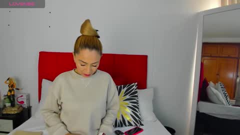 ema garcia  online show from November 17, 12:55 pm