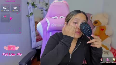 Snapshot of ema_tayy chatting on March 11, 10:40 am Ema online show from March 11, 10:40 am