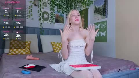 Snapshot of emacalim_ chatting on October 9, 12:03 pm Emma online show from October 9, 12:03 pm