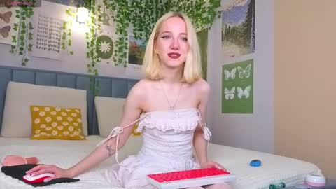 Snapshot of emacalim_ chatting on October 11, 12:04 pm Emma online show from October 11, 12:04 pm