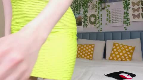 Snapshot of emacalim_ chatting on November 30, 12:42 pm Emma online show from November 30, 12:42 pm