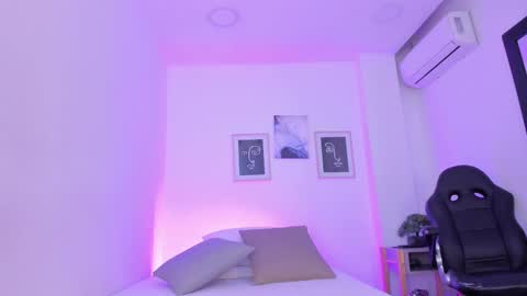 emelie_89 online show from February 19, 12:22 pm