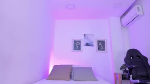 emelie_89 online show from February 21, 12:28 pm