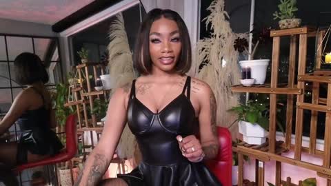 Snapshot of emely_brandon_ chatting on December 6, 1:07 am anyelii online show from December 6, 1:07 am