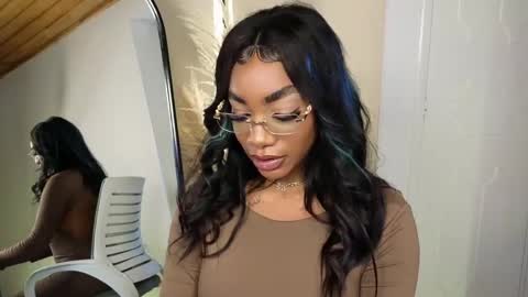 Snapshot of emely_brandon_ chatting on March 12, 7:49 pm anyelii online show from March 12, 7:49 pm