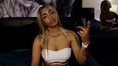 Snapshot of emely_brandon_ chatting on November 11, 4:56 am anyelii online show from November 11, 4:56 am