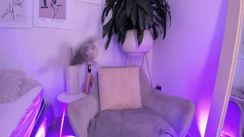 Emely online show from March 9, 12:20 pm