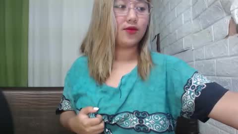 Snapshot of emely_slutxxx chatting on January 14, 12:24 pm Emely online show from January 14, 12:24 pm