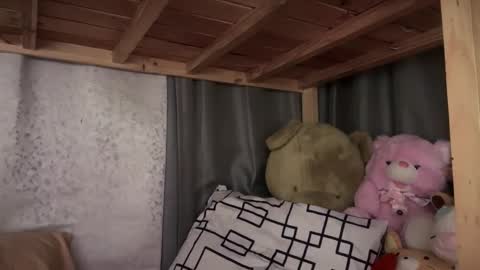 Emerald online show from October 13, 1:16 am