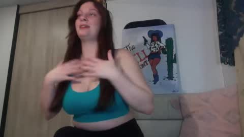 Snapshot of emerieskye chatting on December 15, 10:37 pm EmerieSkye online show from December 15, 10:37 pm