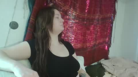 Snapshot of emerieskye chatting on January 18, 7:48 pm EmerieSkye online show from January 18, 7:48 pm