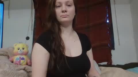 Snapshot of emerieskye chatting on January 18, 11:22 pm EmerieSkye online show from January 18, 11:22 pm