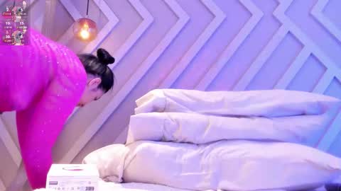 Snapshot of emiily_monroe chatting on September 23, 10:40 am Emily online show from September 23, 10:40 am