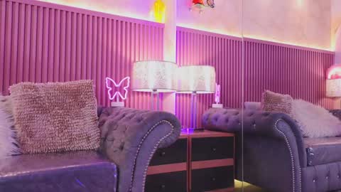 Emily online show from December 13, 1:01 pm