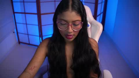 Emili online show from November 15, 1:18 pm